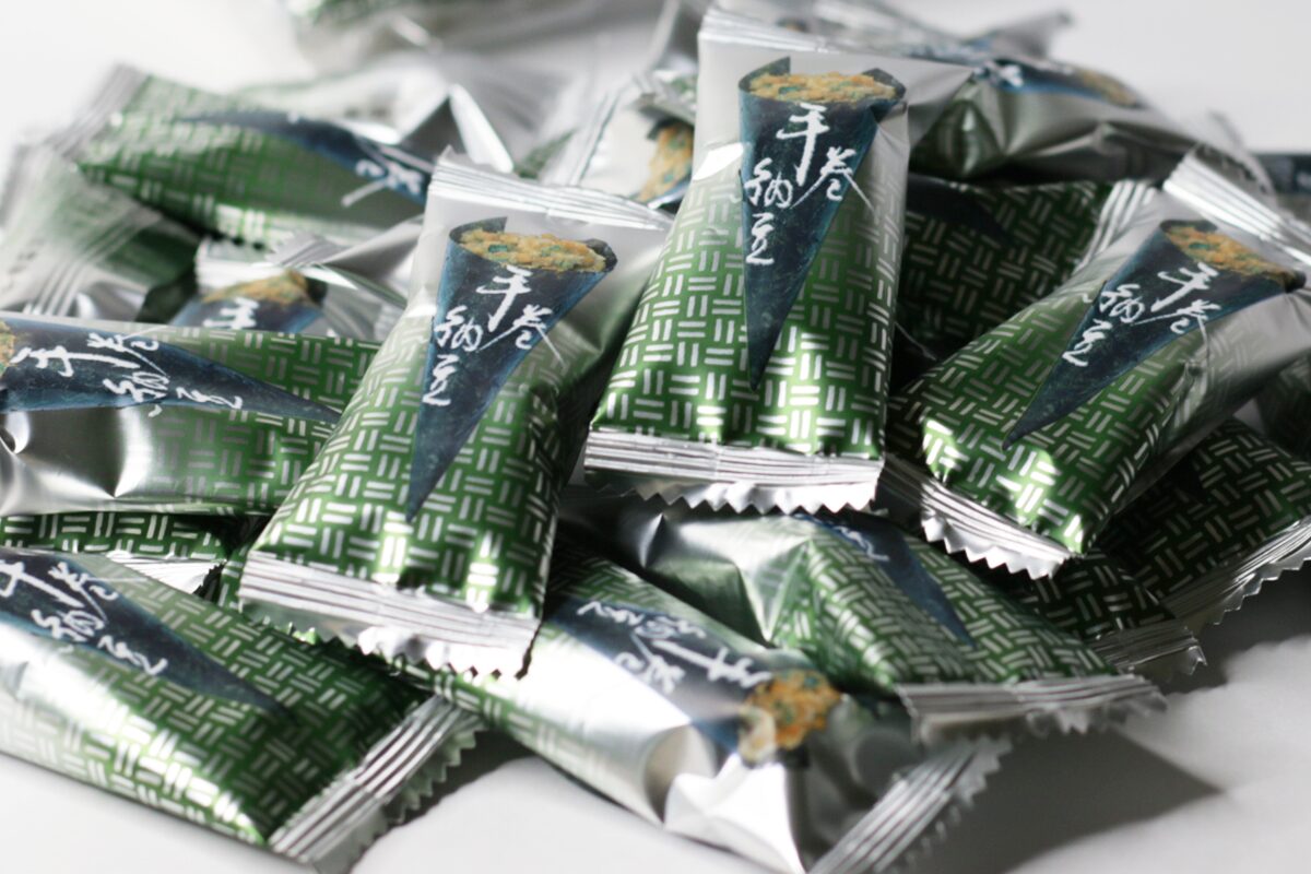 手巻納豆あられの個包装（撮影写真：株式会社三喜屋）
